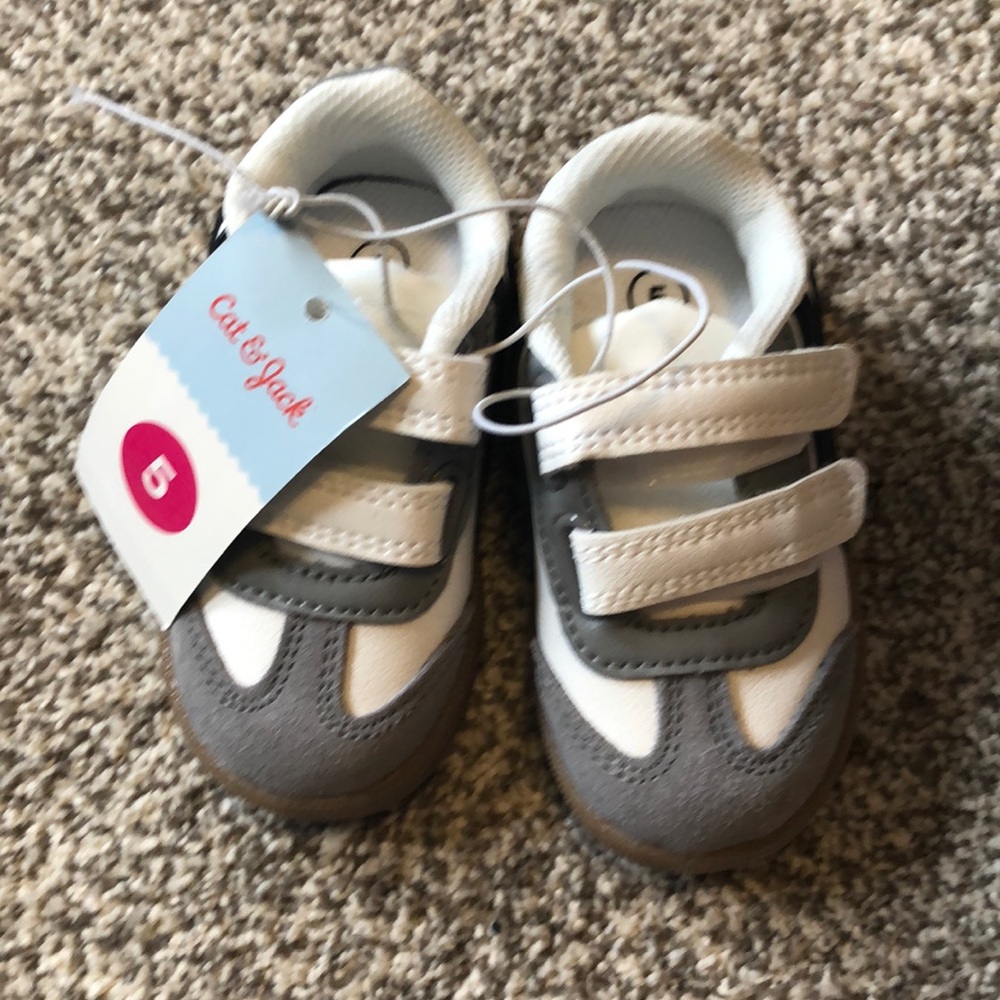 Boys shoes size 5